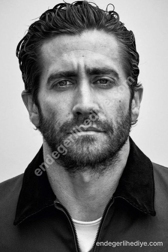 Yoğun Bakış: Karizmatik Erkek Portre Kanvas Tablo