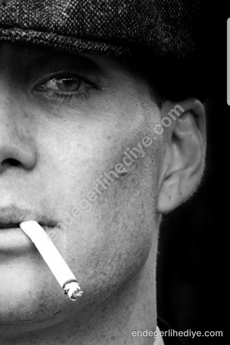 Gizemli Şapkalı Adam: Siyah Beyaz Kanvas Tablo